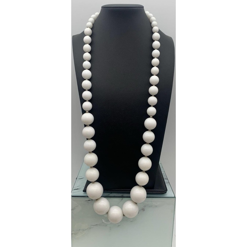 Vintage Chunky Graduated White Acrylic Beaded Necklace Silver Tone Spacers 28"
